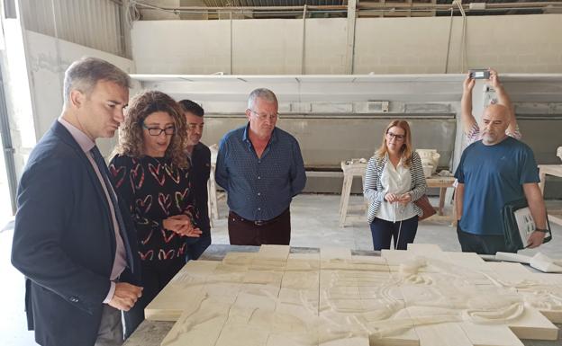 Empleo abre un plan formativo único en España para el manejo de máquina de control de mármol