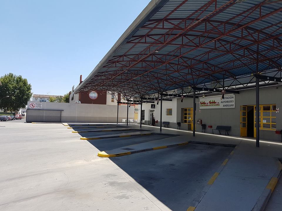 La alcaldesa de Lopera denuncia la supresión de la línea de bus que conecta Andújar con su localidad