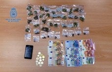 Detenido un joven en acusado de vender droga a otros jóvenes en la vía pública