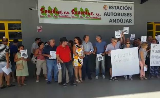 'Andújar se mueve' protesta en la Estación de Autobuses