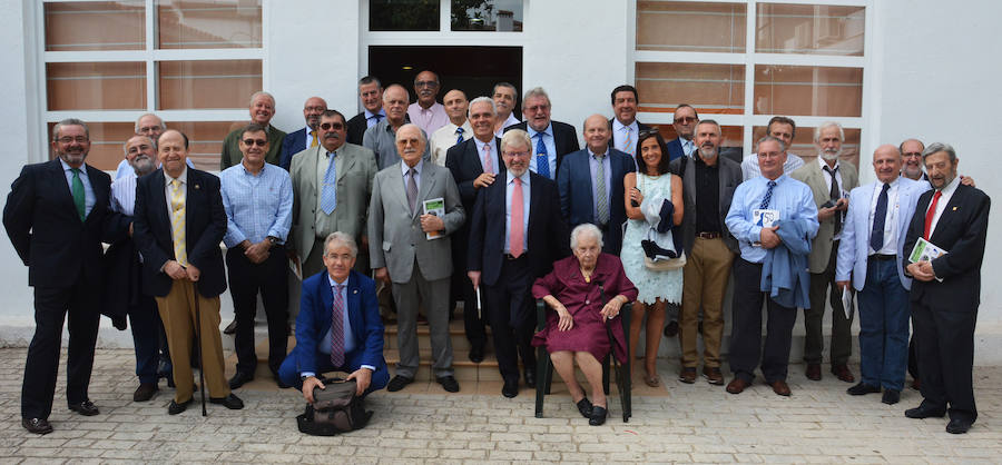 La promoción del 1967-68 del IES Nuestra Señora de la Cabeza se reunen en un encuentro emotivo