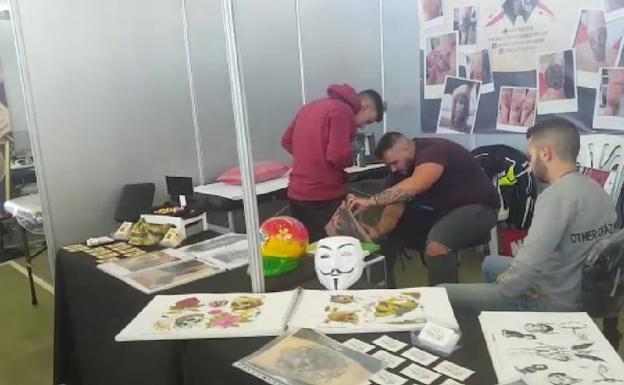 Un centenar de profesionales del tatuaje y del grafitti se dan cita en AndUrban Fest