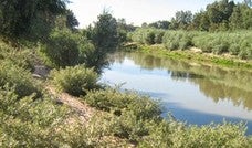 El Gobierno central se compromete a acondicionar la senda del Puente Romano al Molino Las Aceñas