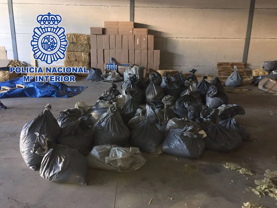 La Policía Nacional interviene en Andújar 20.160 cajetillas de tabaco y 1.227 kilogramos de picadura ilegal