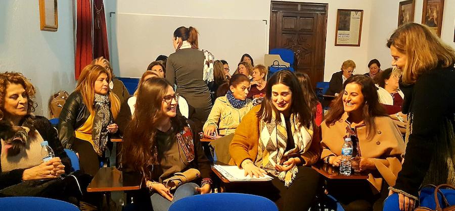 El proyecto ‘Tejedoras de Memoria’ aspira dinamizar a los colectivos de mujeres de la zona