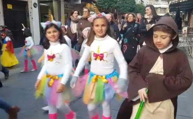 El frío no resta animación al Carnaval infantil en Andújar