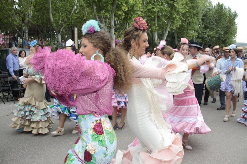 Prohibido arrastrarse por el suelo y oír 'bakalao' y reguetón en la romería de la Virgen de la Cabeza