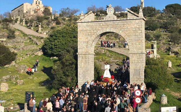 El Cautivo y la Providencia reinan en los corazones del Martes Santo andujareño