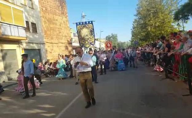 Una veintena de cofradías filiales de la Virgen de la Cabeza asisten a la entrada de cofradías a Andújar