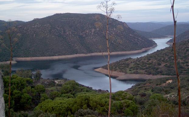 Muere un anciano al caer al pantano del Jándula mientras pescaba