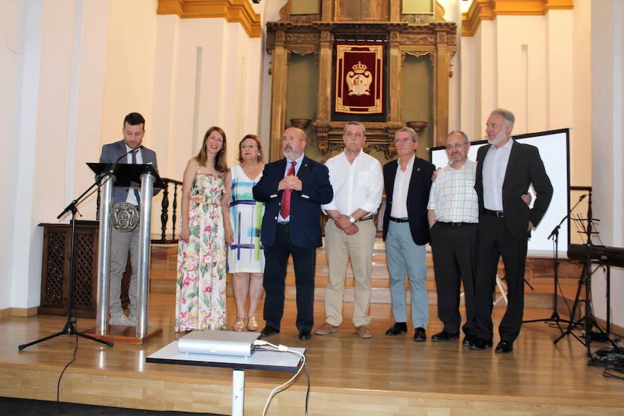 El Ayuntamiento homenajea públicamente a seis profesores recién jubilados