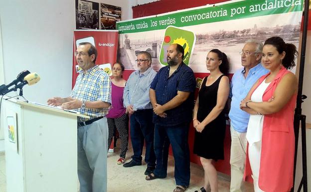 IU ve lejanía del gobierno con los vecinos en Andújar