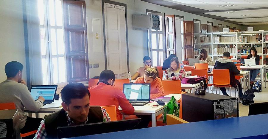 Las bibliotecas de la ciudad se conciben como zonas de formación y convivencia