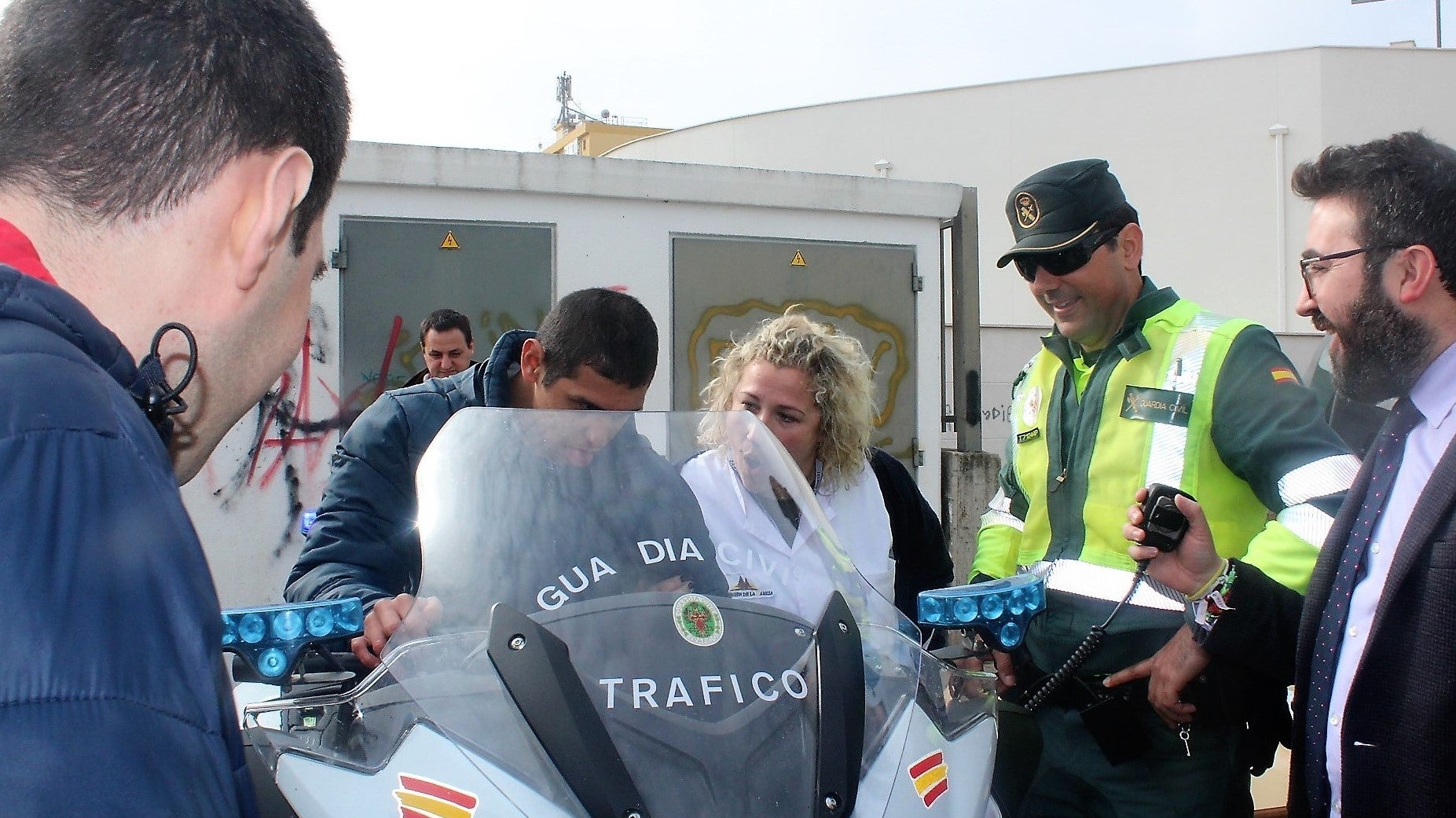 La Guardia Civil divulga su labor al centro de discapacitados