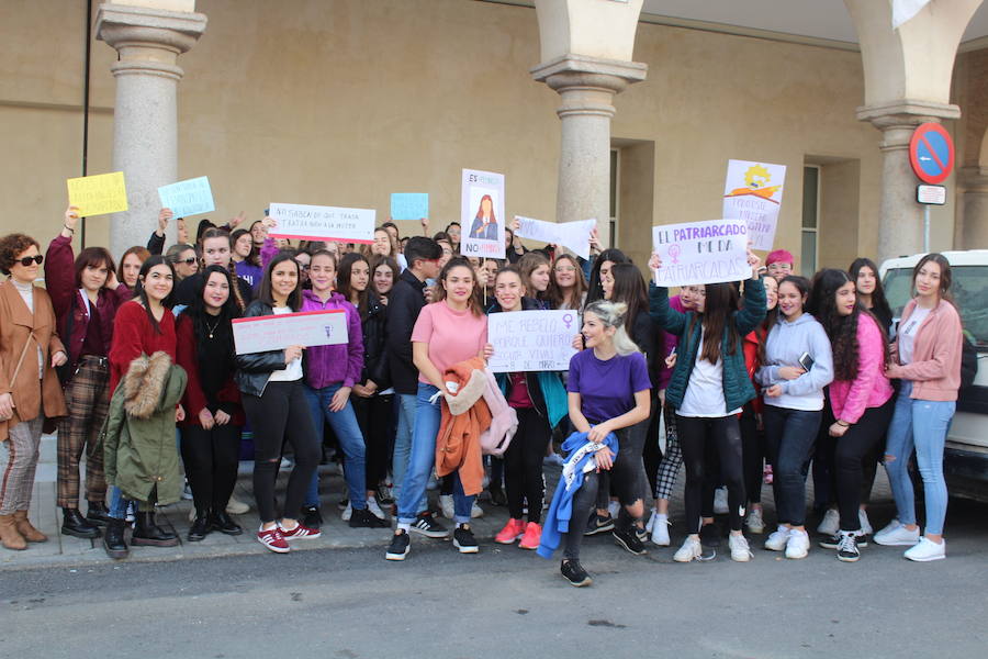 Andújar implica a los jóvenes y a colectivos en su lucha contra la discriminación hacia la mujer