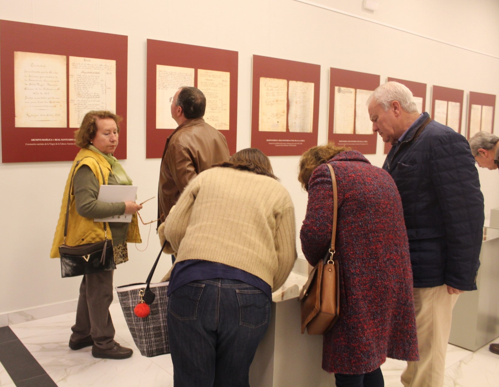 Una exposición recorre toda la historia de la devoción de la Virgen de la Cabeza