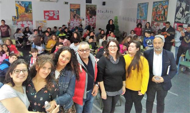 La asociación 'Lachirí' conciencia a jóvenes sobre el respeto a la multiculturalidad