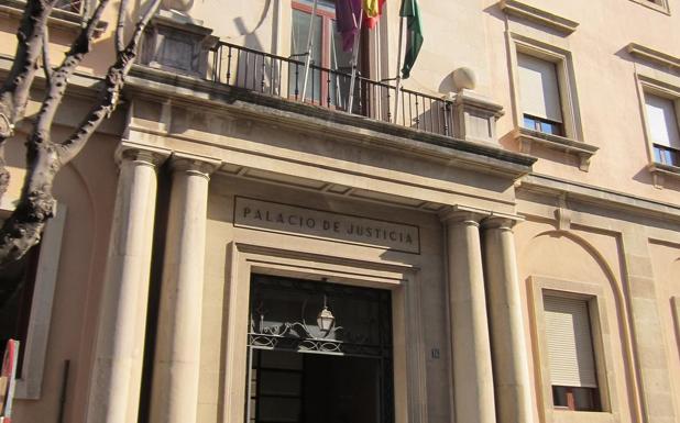 Le piden 13 años de cárcel por intentar asesinar a su mujer con una llave grifa en Andújar