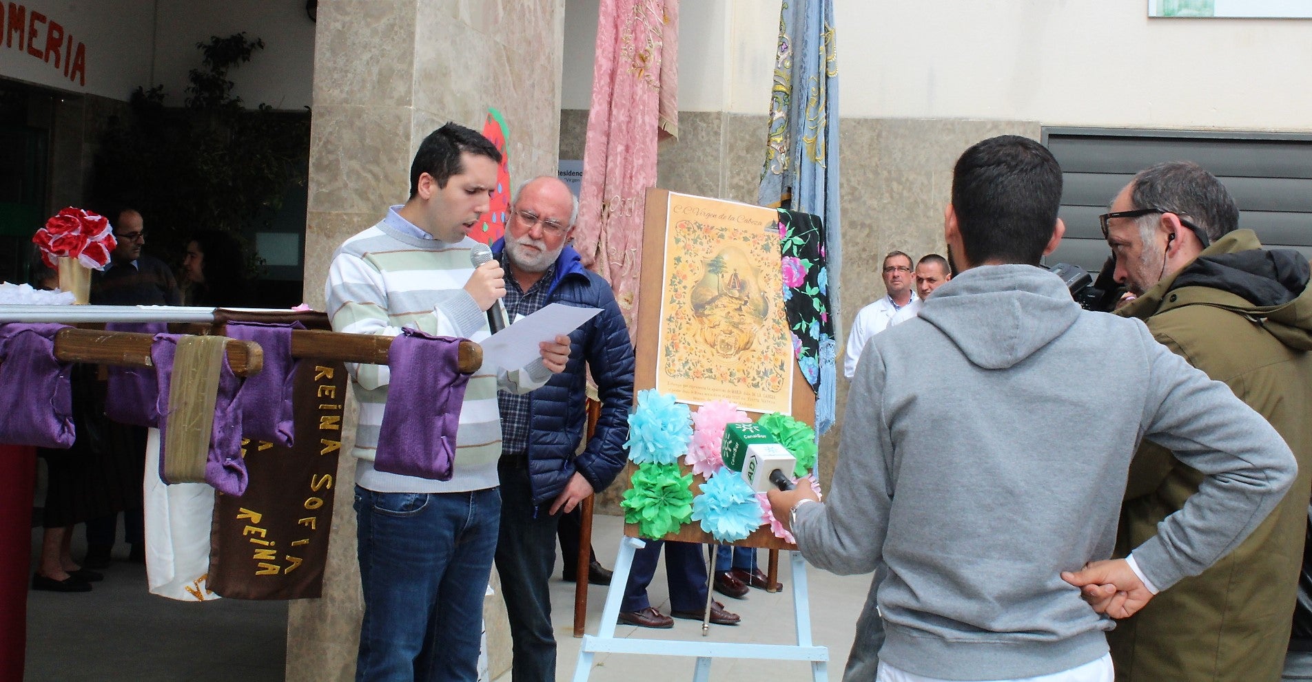 La Virgen de la Cabeza se acerca a los desvalidos