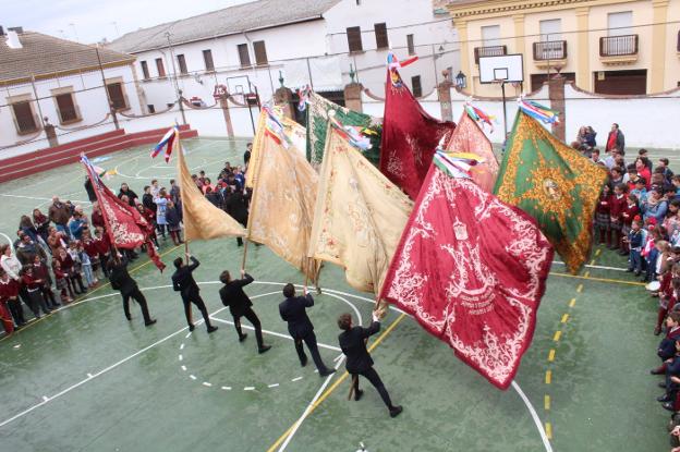 Las banderas de la Matriz esparcen vientos de amor mariano a toda la ciudadanía