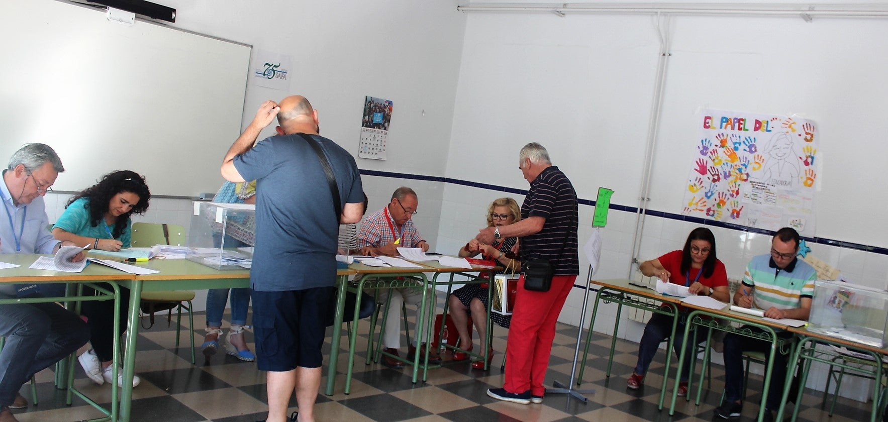 La jornada electoral está transcurriendo con normalidad en Andújar en una mañana radiante