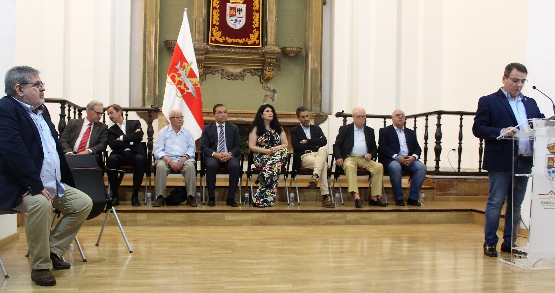 Una muestra enseña los retratos de los 10 alcaldes de la democracia de Andújar