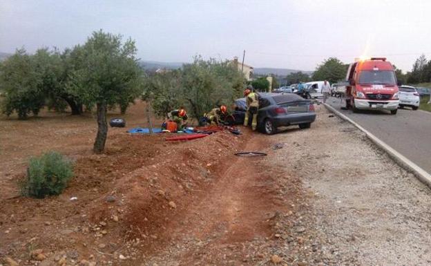 Cuatro heridos tras caer por un terraplén el vehículo en el que viajaban en Andújar