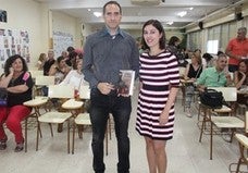 El profesor Manuel Amaro presenta su libro 'Sombras en la Caverna'