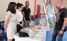 La SAFA acoge una feria que alienta el emprendimiento juvenil