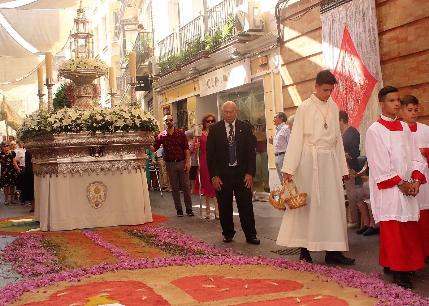 La procesión del Corpus ahonda en su profundo mensaje religioso