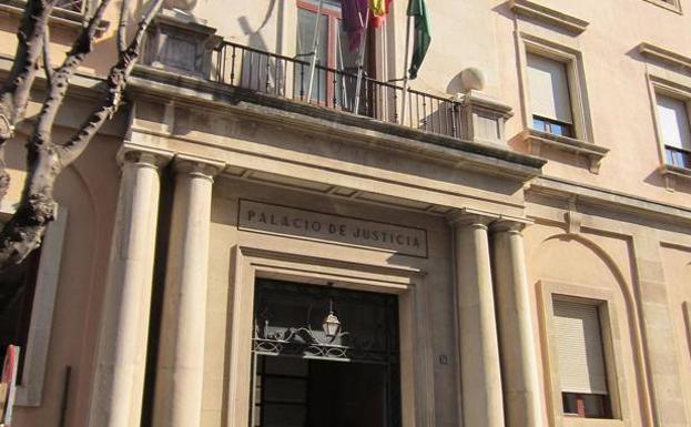 Cuatro años de cárcel para un vecino de Andújar por intentar matar a su mujer con una llave