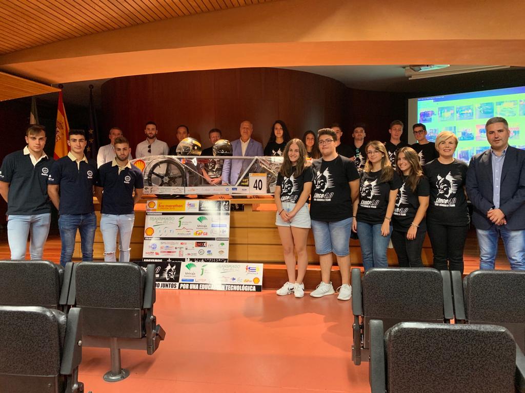 Javier Imbroda recibe en Sevilla al equipo del vehículo Lince