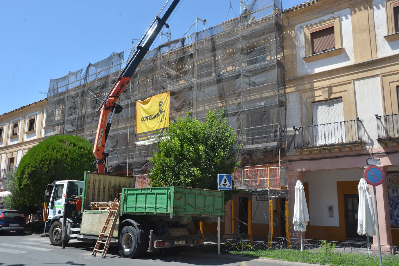 Arranca la reforma de las viviendas del lado Oeste de la Plaza de España