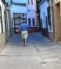 Vecinos de la calle Estudio exigen el arreglo de la calzada al ser de las pocas que quedan empedradas