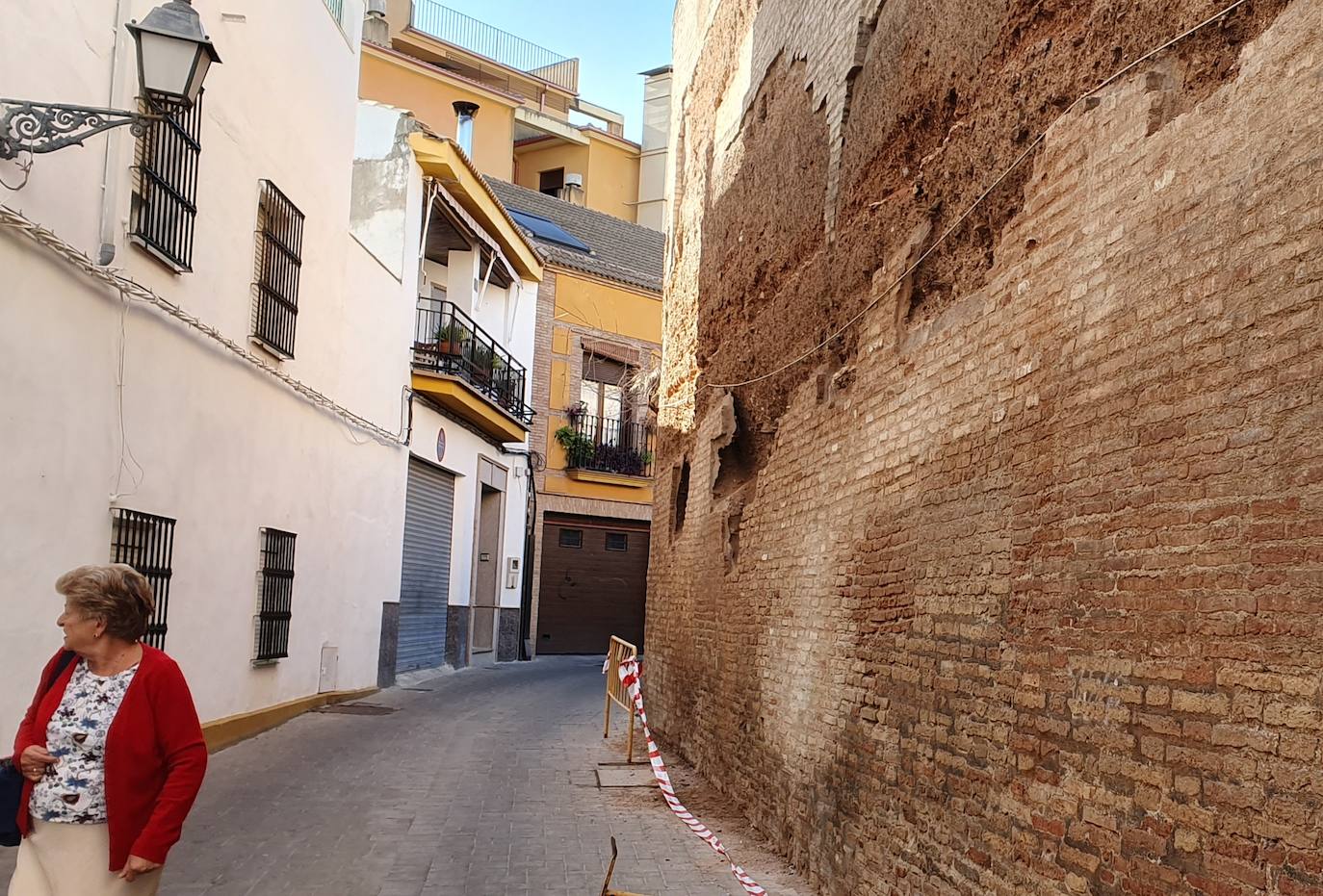 Las murallas árabes del casco histórico de Andújar, cada vez en peor estado de conservación