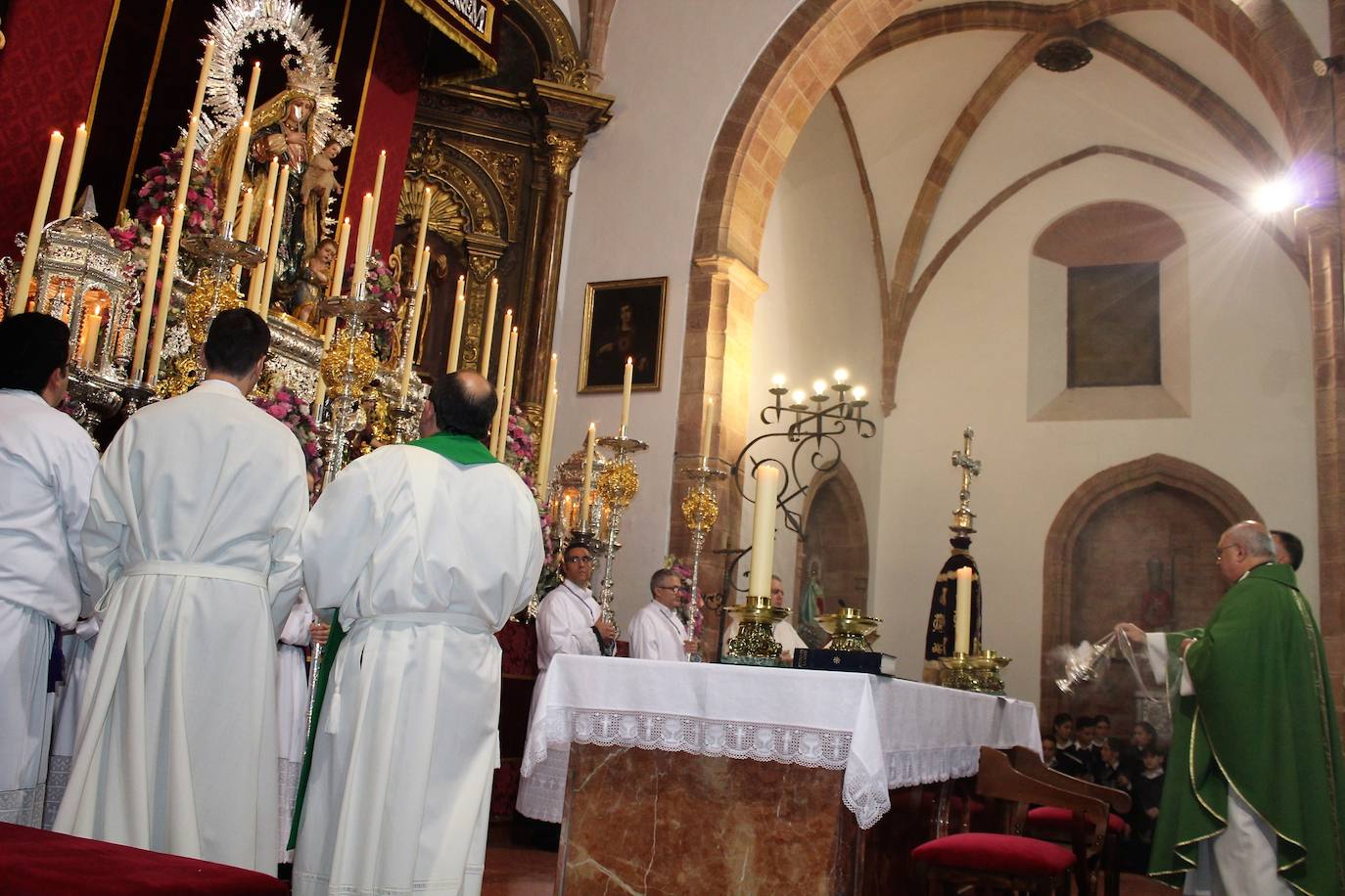 La bendición de la Virgen del Socorro introduce en otra dimensión a la cofradía iliturgitana del Gran Poder