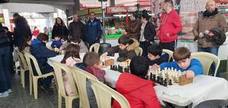 El Mercado de Abastos se familiariza con la ciudadanía y los jóvenes a través del ajedrez