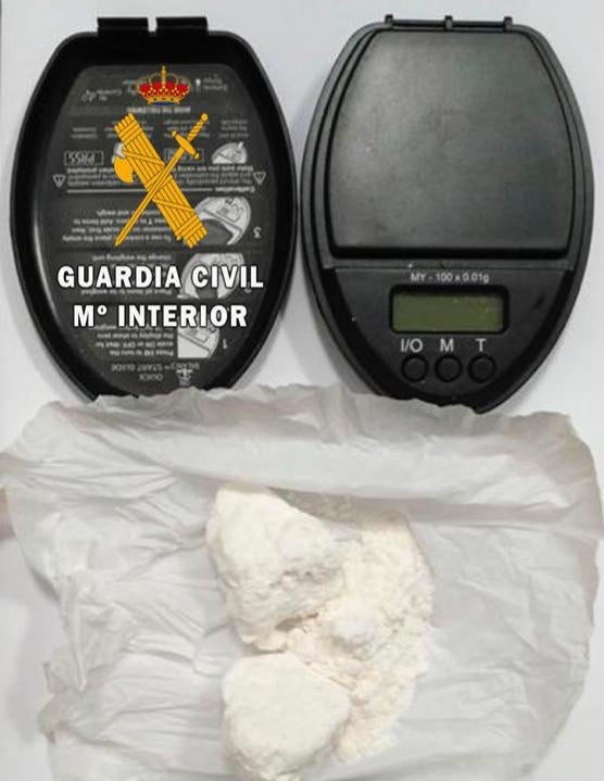 La Guardia Civil desarticula un punto negro de venta de droga en Villanueva de la Reina