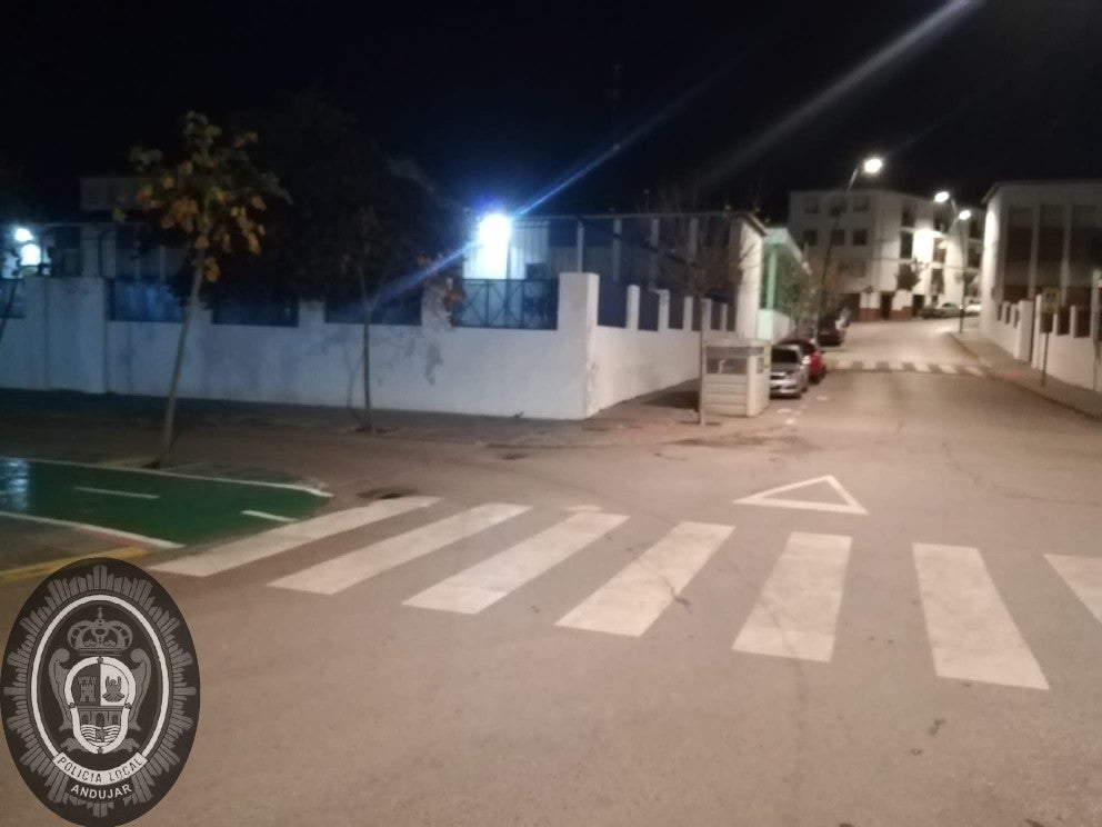 Una colisión entre un turismo y un ciclomotor deja una mujer herida en Andújar