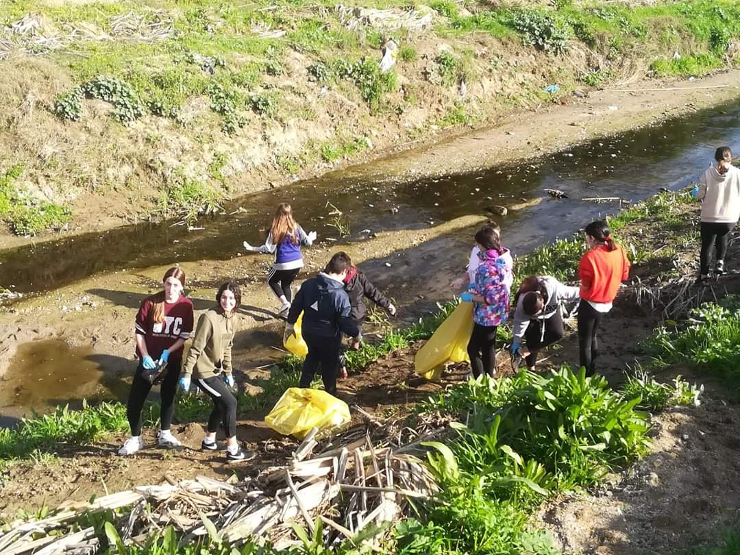El área de Medio Ambiente y colectivos promueven la limpieza de la ribera del río