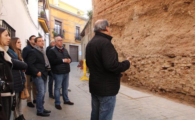 Obras de consolidación y restauración en la muralla almohade