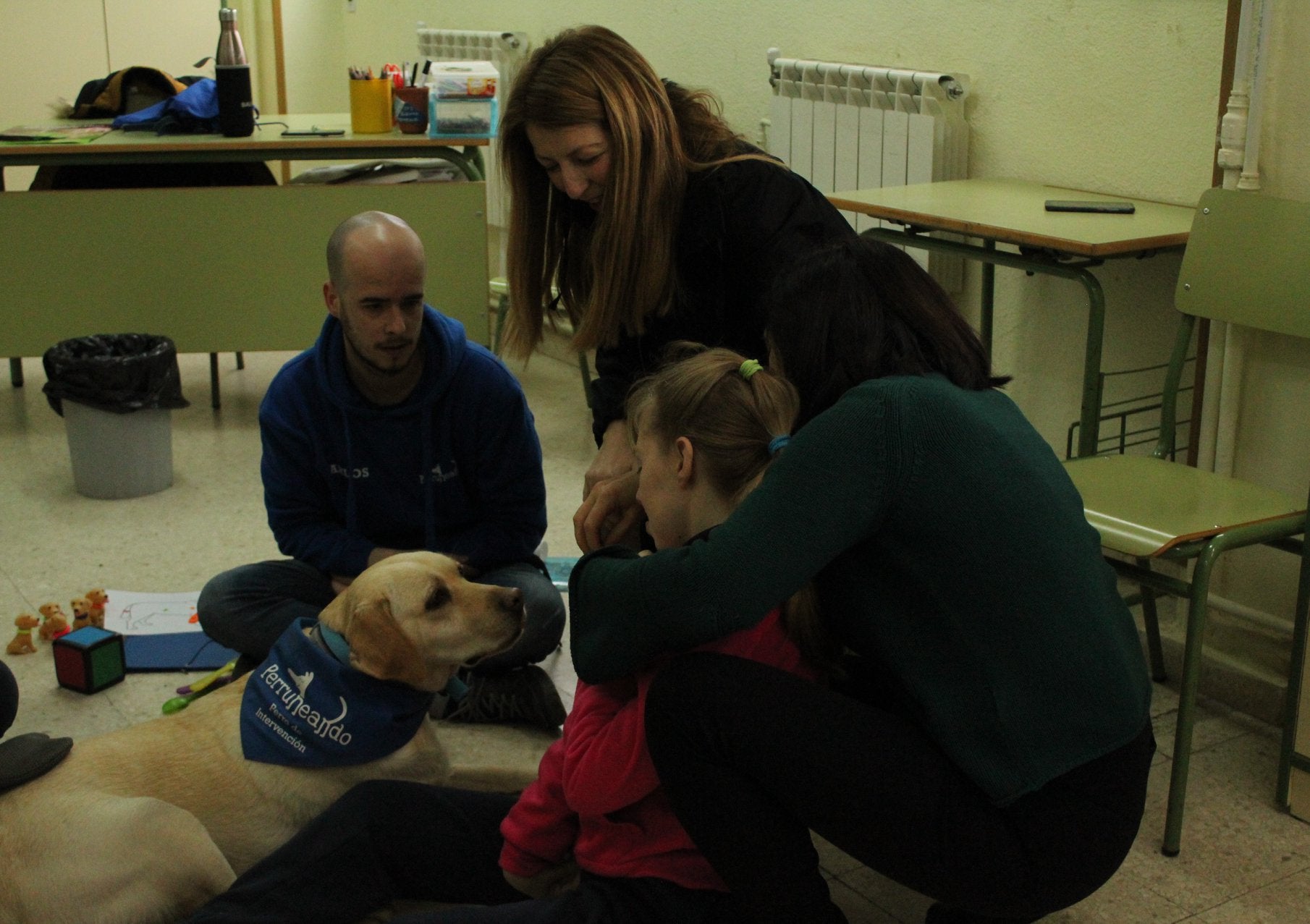 La comunidad educativa se implica en el acompañamiento asistido con perros