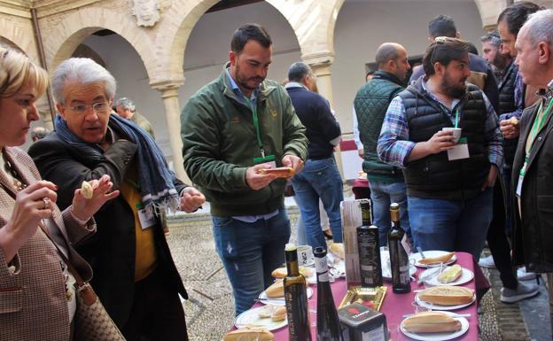 Óleomiel resalta la calidad del aceite y la miel de la zona para sumar su producción