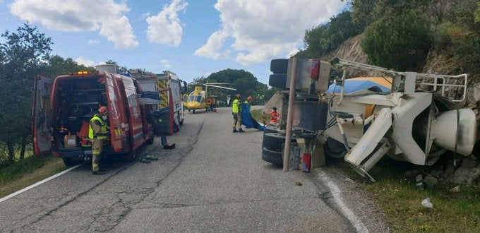 Un herido al volcar con su hormigonera en el carretera del Santuario