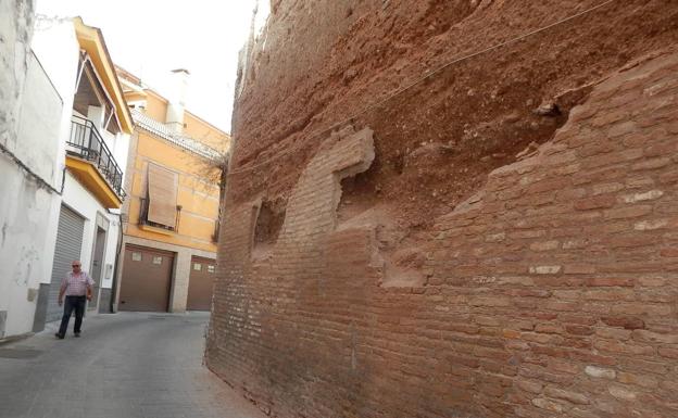 El Gobierno andaluz acuerda la restauración de un tramo de la muralla de Andújar por vía de urgencia