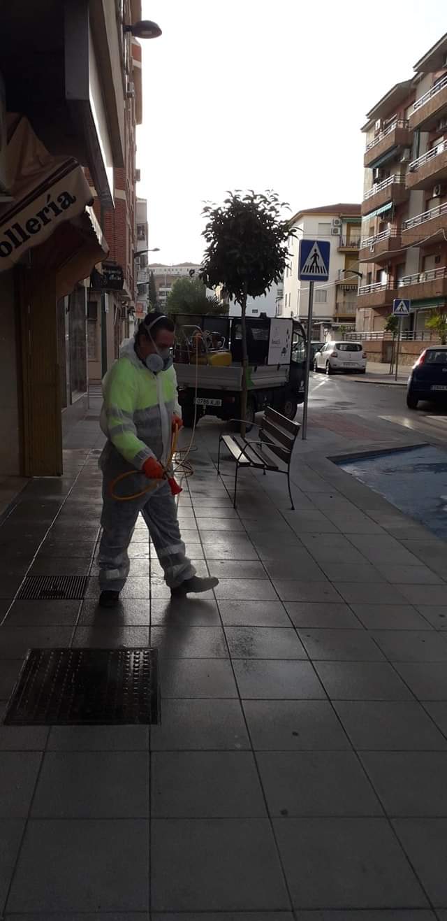 Los agricultores refuerzan la desinfección en los polígonos industriales de Andújar