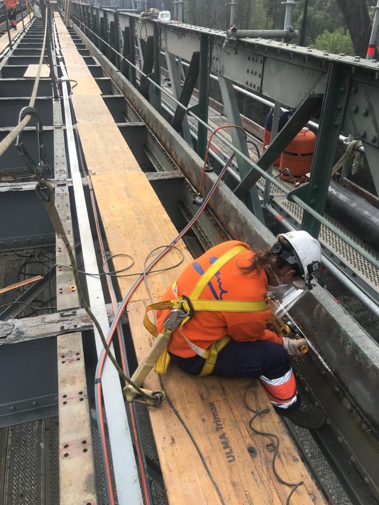 Las obras del puente del Jándula siguen su curso con las variaciones provocadas por la Covid-19