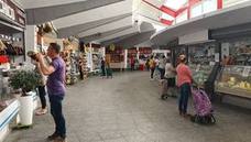 La Plaza de Abastos de Andújar recobra de forma paulatina su bullicio tradicional