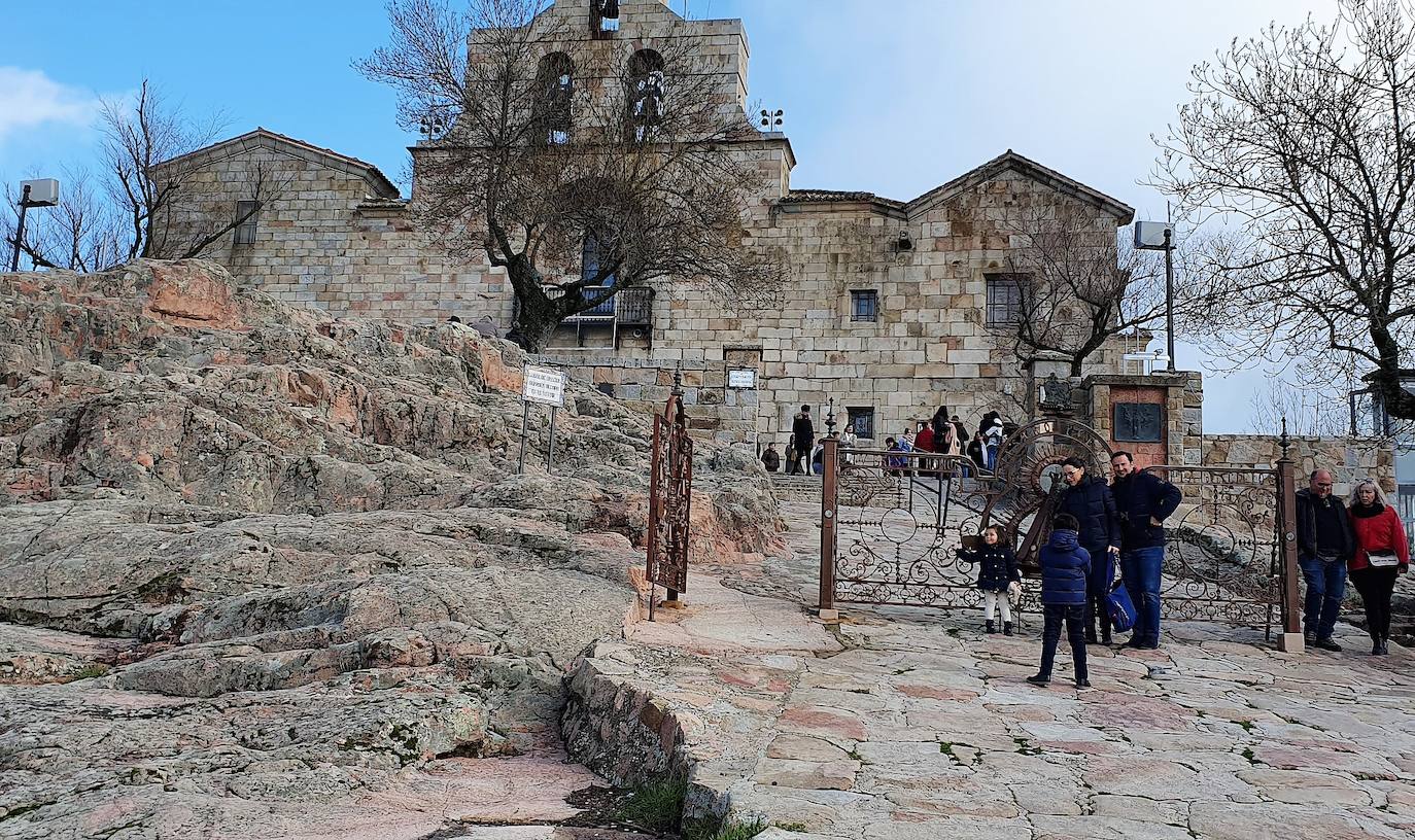 El templo de la Basílica Menor y Real Santuario de la Virgen de la Cabeza abre las puertas este sábado 16 día de mayo