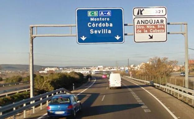 Una colisión frontal en la A-4 en Andújar se salda con varios heridos